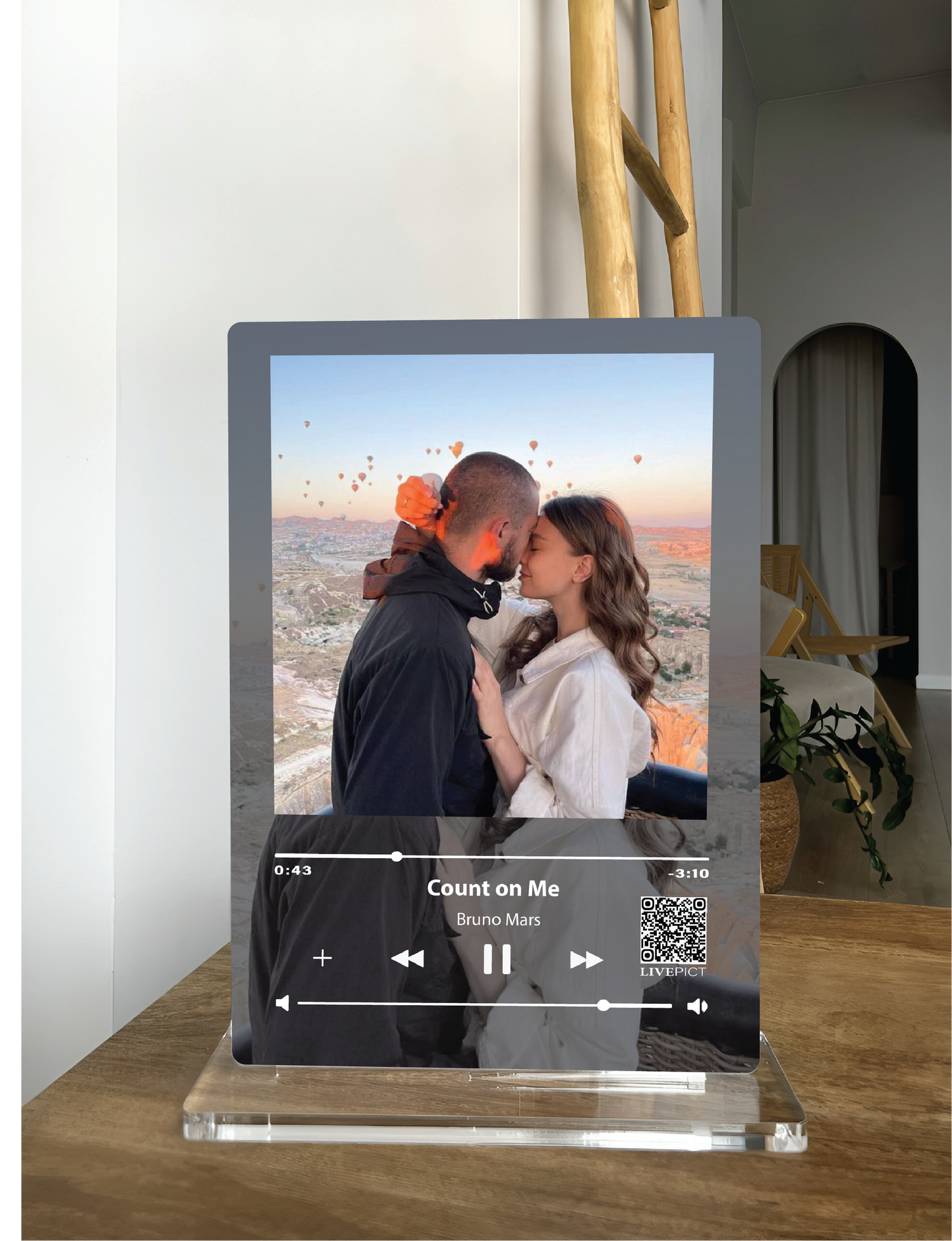 מעמד מיוזיק גלאס בלייב