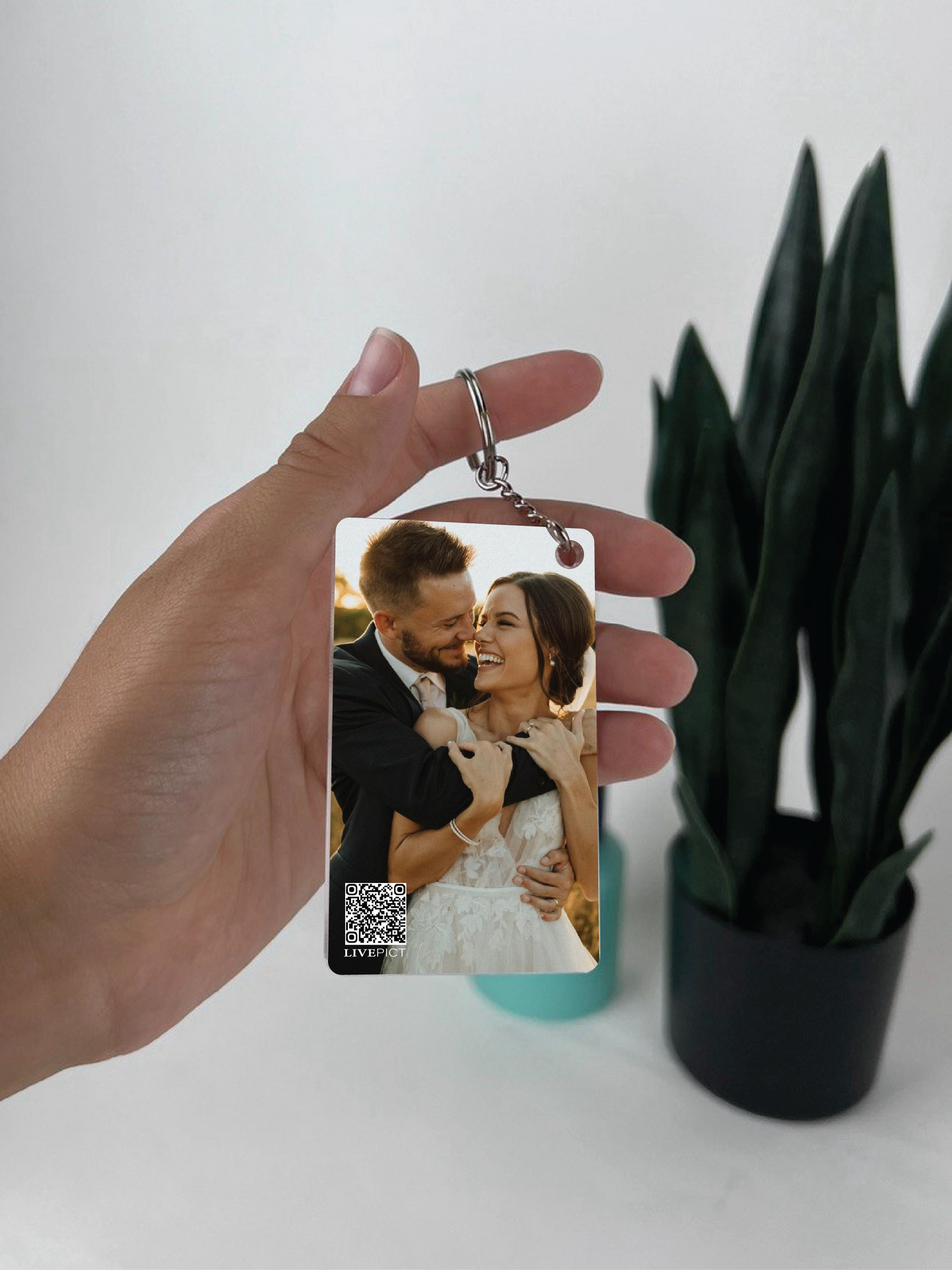 מחזיק מפתחות מתחתנים בלייב